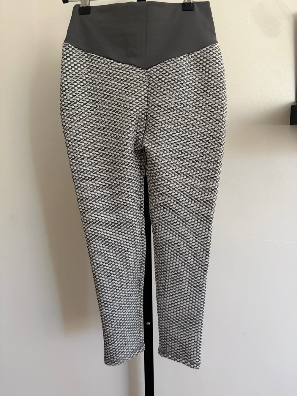 Gray Textured scrunch  leggings